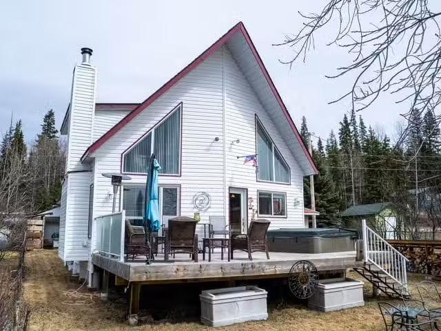 House for sale in Cluculz Lake, PG Rural West, 50465 Lakes Roa.