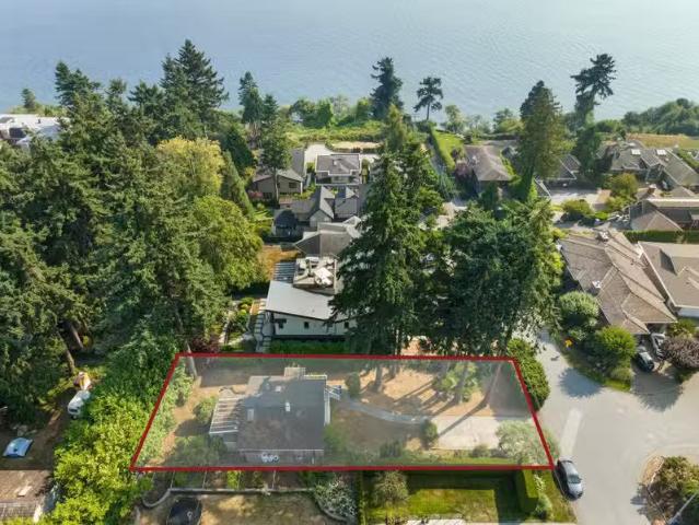 House for sale in Crescent Bch Ocean Pk. Surrey, South Surrey.
