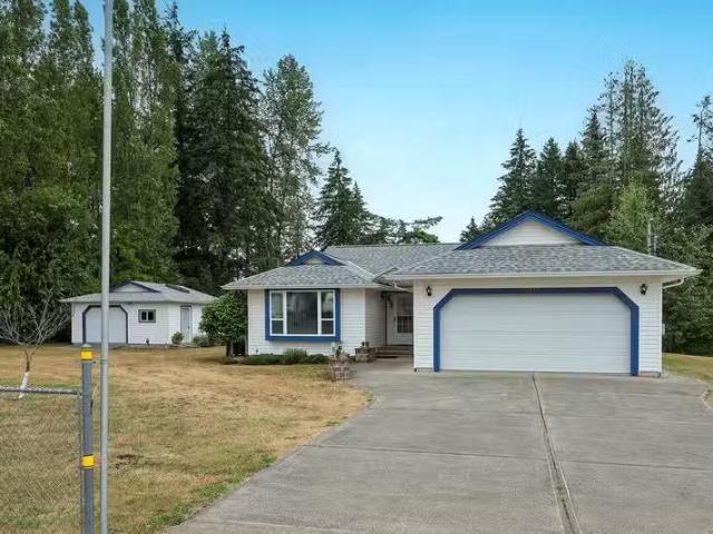 House for sale in Cumberland, Cumberland, 2810 Ulverston Ave.