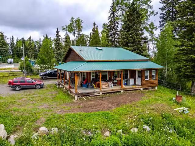 House for sale in Deka Lake / Sulphurous / Hathawa, 100 Mile H.