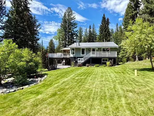 House for sale in Deka Lake / Sulphurous / Hathawa, 100 Mile H.