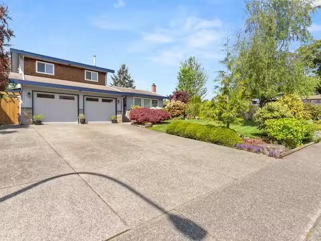 House for sale in Delta, N. Delta, 11193 Scarborough Drive, 26.