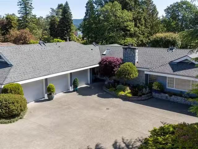 House for sale in Duncan, 2221 Tarn Pl, 1038067
