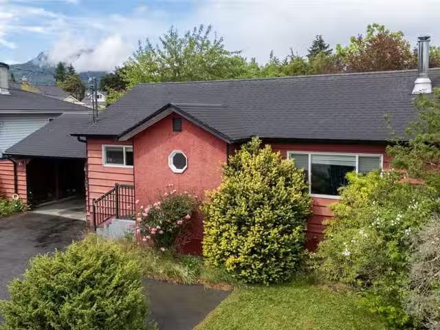House for sale in Duncan, 2967 Sherman Rd, 1037405