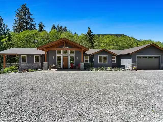 House for sale in Duncan, 7586 Somenos Rd, 1034731