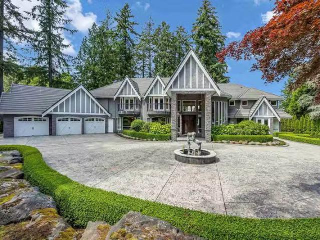 House for sale in Elgin Chantrell, Surrey, South Surrey White.
