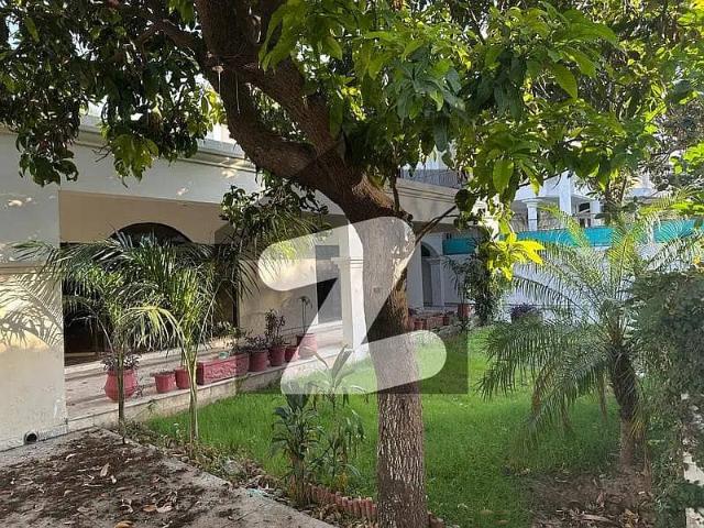 House For Sale In F 10/3 Measuring Area 800 Square Yards