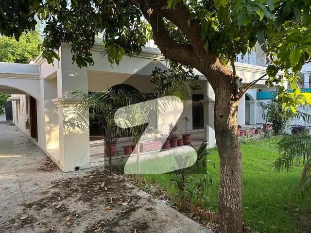 House For Sale in F 10/1 | Measuring Area 1022 Sq Yds F 10/1