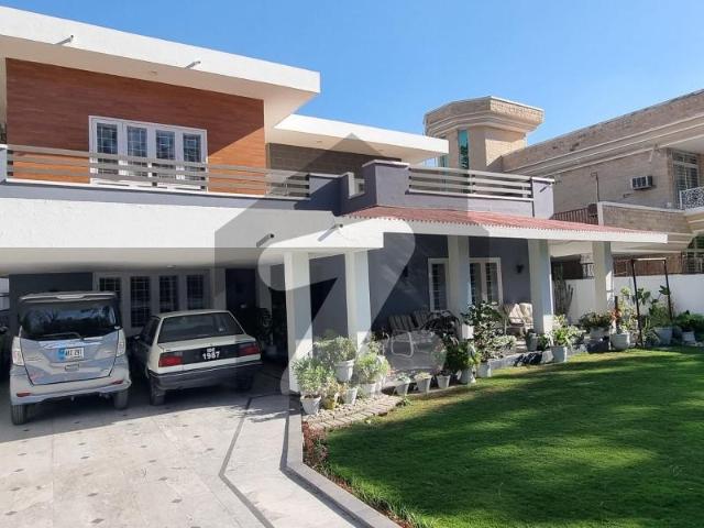 House for sale in f 10 size 800 square yards good location f 10