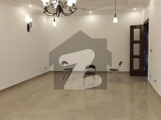 House for sale in f 11