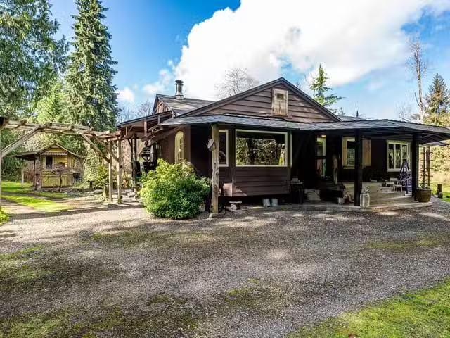 House for sale in Fanny Bay, 8131 Macartney Dr, 1029623