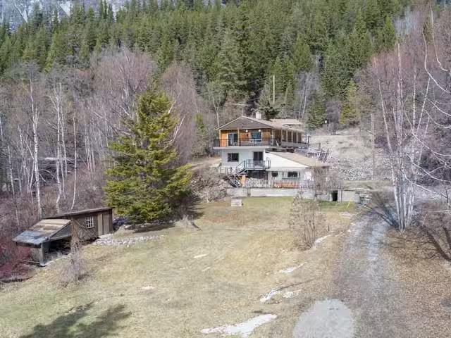 House for sale in Fort St. James, Fort St. James, 5661 Stones.