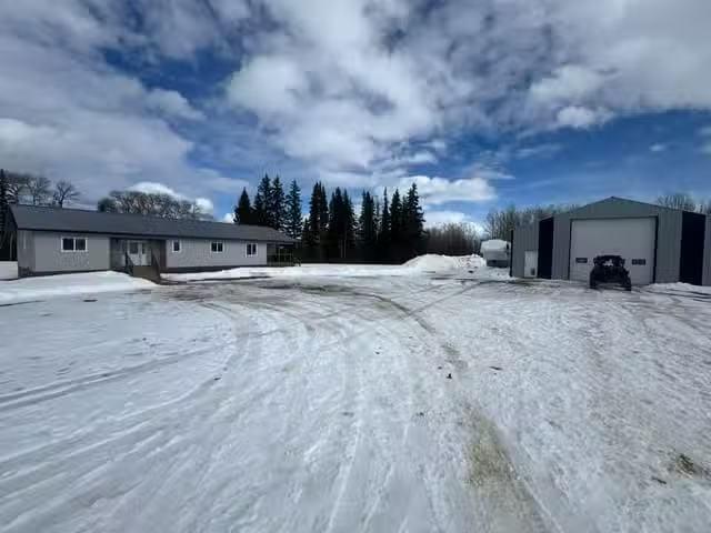 House for sale in Fort St. John, Fort St. John, 2291 Cecil Lak.