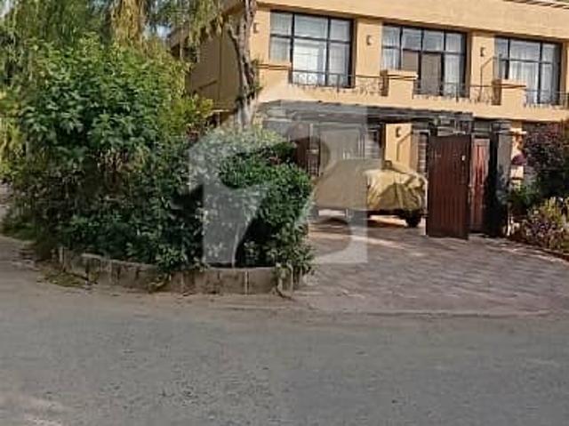 House For Sale In G 10/2 Islamabad Corner + Park Facing