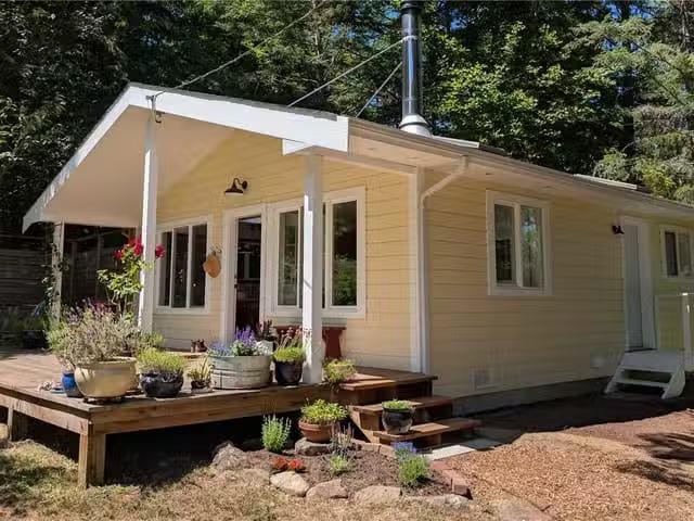 House for sale in Gabriola Island, 3185 Silva Bay Rd, 1040349