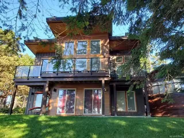 House for sale in Gabriola Island, 733 Berry Point Rd, 1039445