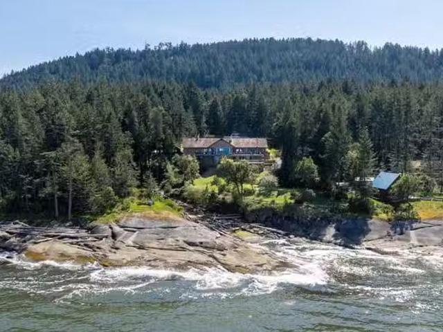 House for sale in Galiano Island, Islands Van. & Gulf, 474 W S.