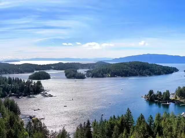 House for sale in Garden Bay, Sunshine Coast, 4862 Hotel Lake.
