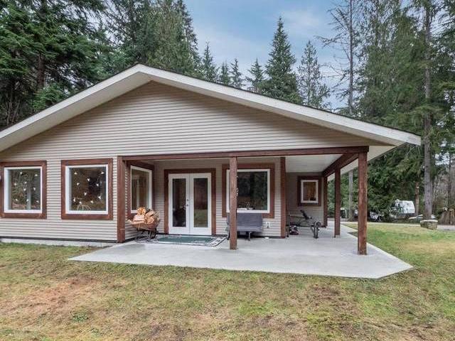 House for sale in Gibsons Area Gibsons Sunshine Coast 2089 Port Mellon Highway 262782236