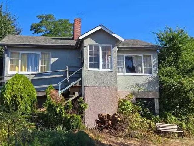 House for sale in Gibsons, Sunshine Coast, 547 N Fletcher Road.