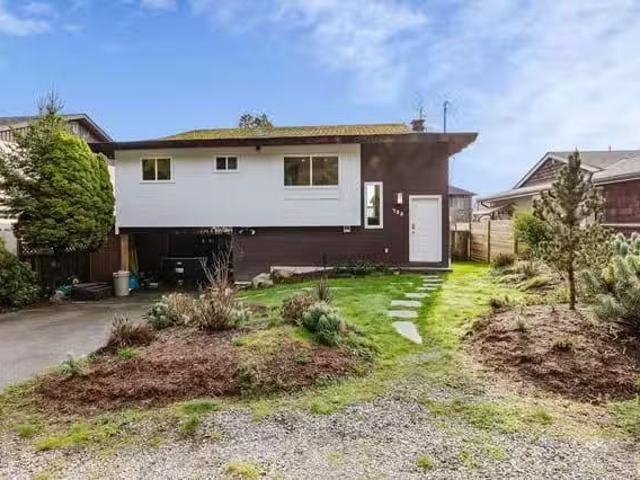 House for sale in Gibsons, Sunshine Coast, 723 Tricklebrook Wa.