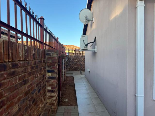 House For Sale in Golf View