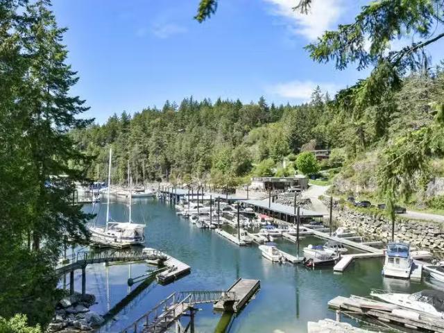 House for sale in Halfmn Bay Secret Cv Redroofs, Halfmoon Bay.