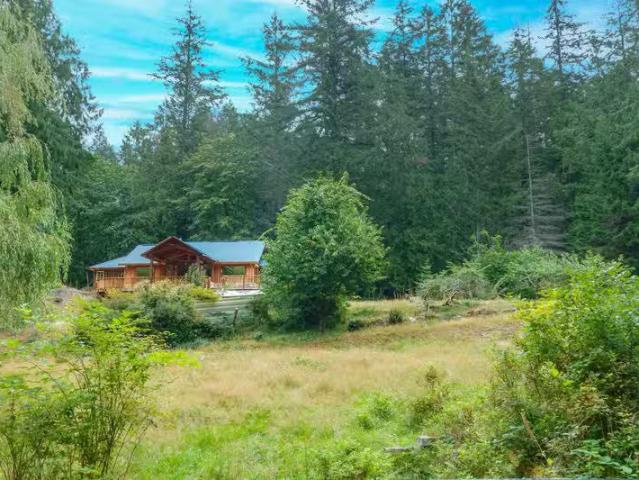 House for sale in Halfmn Bay Secret Cv Redroofs, Halfmoon Bay.