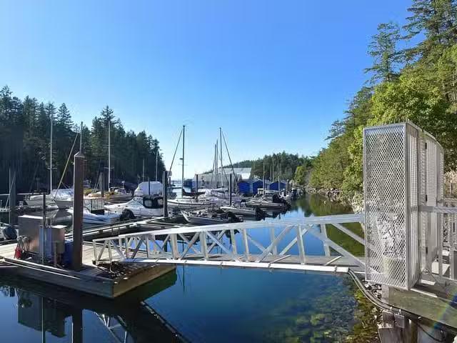 House for sale in Halfmoon Bay, Sunshine Coast, 10113 10131 Me.