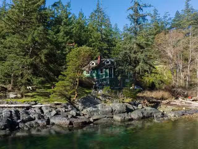 House for sale in Halfmoon Bay, Sunshine Coast, 5066 Sherman L.