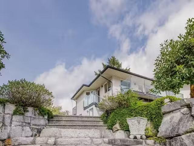House for sale in Halfmoon Bay, Sunshine Coast, 5620 Mintie Ro.