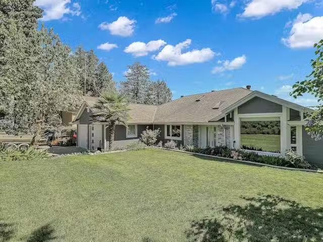 House for sale in Halfmoon Bay, Sunshine Coast, 7811 Redrooffs.