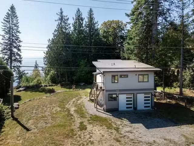 House for sale in Halfmoon Bay, Sunshine Coast, 7835 Redrooffs.