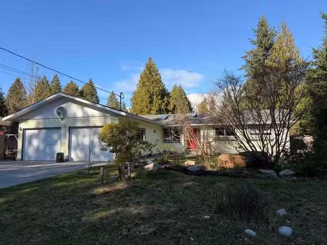 House for sale in Halfmoon Bay, Sunshine Coast, 7940 Southwood.