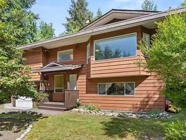 House for sale in Halfmoon Bay, Sunshine Coast, 8044 Dogwood D.