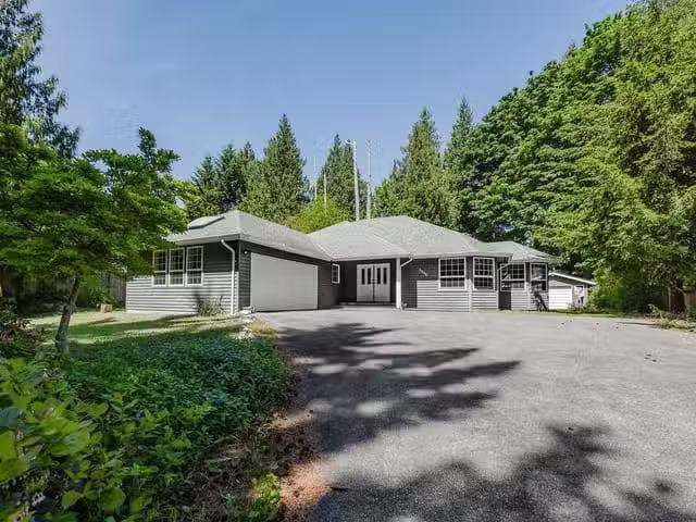 House for sale in Halfmoon Bay, Sunshine Coast, 8094 Alderwood.