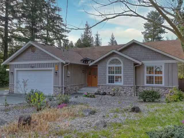 House for sale in Halfmoon Bay, Sunshine Coast, 8029 Southwood.