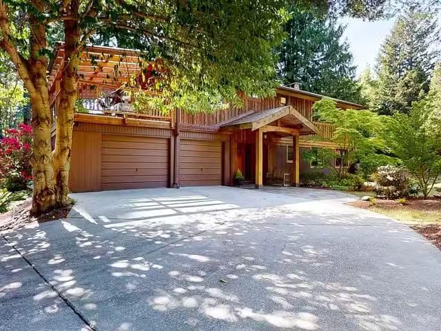 House for sale in Halfmoon Bay, Sunshine Coast, 8115 Redrooffs.