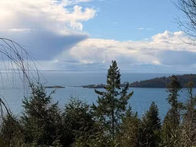 House for sale in Halfmoon Bay, Sunshine Coast, 8131 Redrooffs.