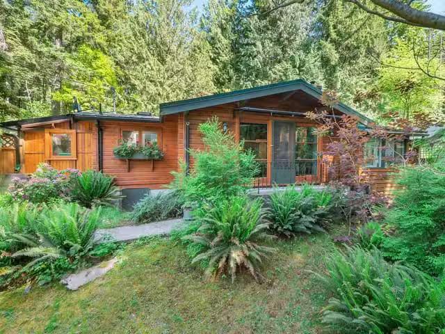 House for sale in Halfmoon Bay, Sunshine Coast, 8626 Redrooffs.
