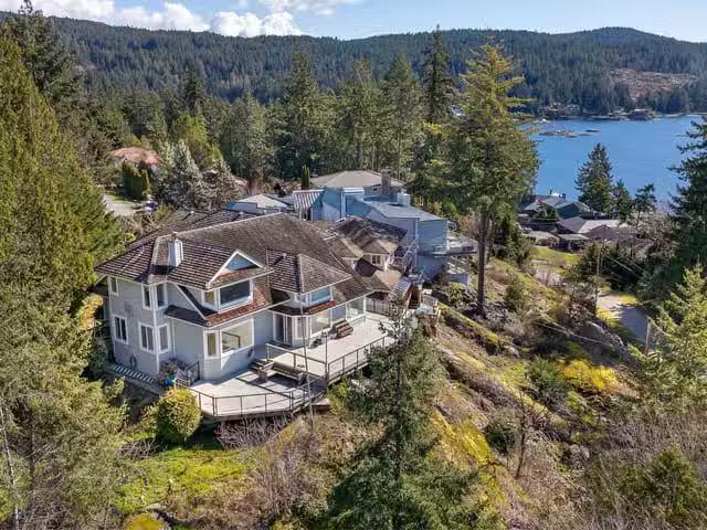 House for sale in Halfmoon Bay, Sunshine Coast, 9219 Regal Roa.