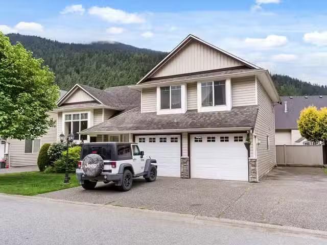 House for sale in Harrison Hot Springs, Harrison Lake, 35 349.
