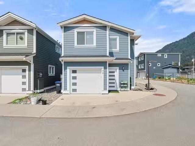 House for sale in Harrison Hot Springs, Harrison Lake, 39 750.