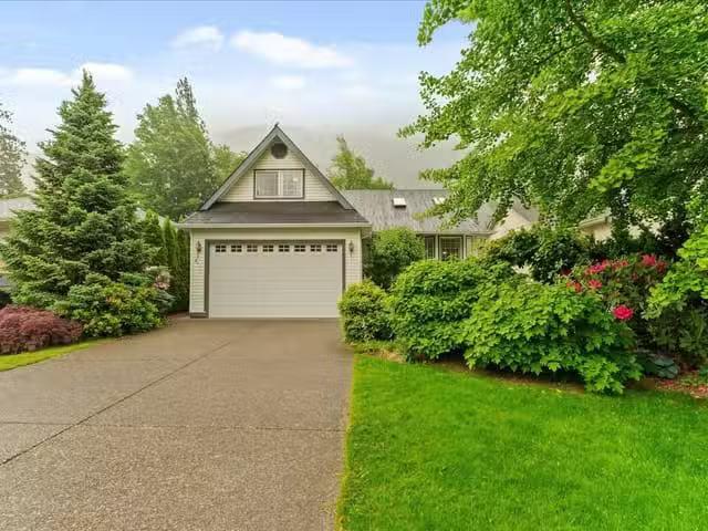 House for sale in Harrison Hot Springs, Harrison Lake, 311 Mia.