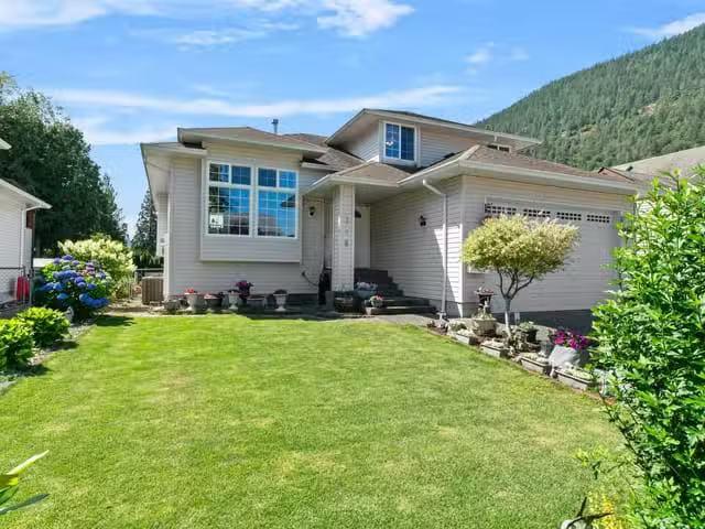 House for sale in Harrison Hot Springs, Harrison Lake, 336 Che.