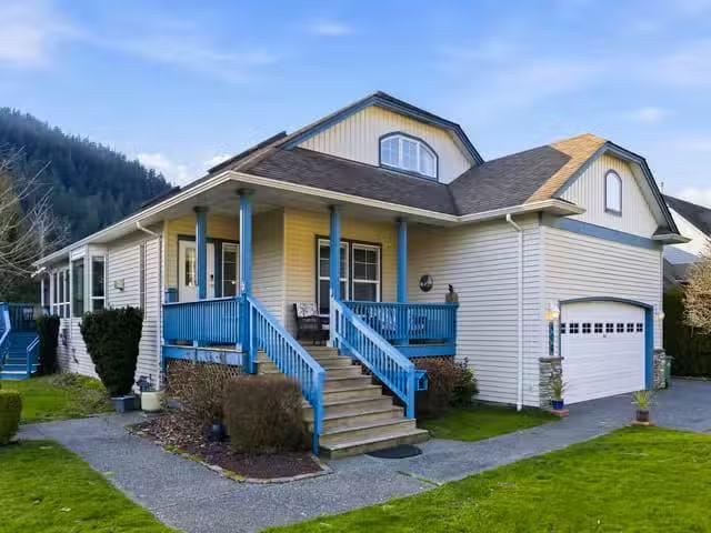 House for sale in Harrison Hot Springs, Harrison Lake, 406 Mia.