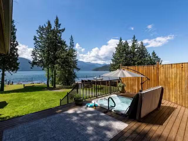 House for sale in Harrison Hot Springs, Harrison Lake, 6535 Ro.