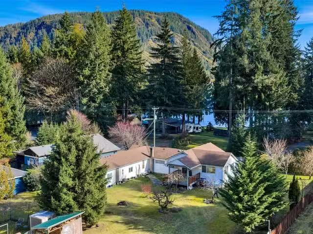 House for sale in Honeymoon Bay, 7220 Walton Rd, 1039288