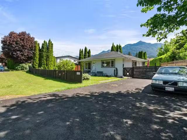 House for sale in Hope, Hope & Area, 435 Hemlock Avenue, 26314.