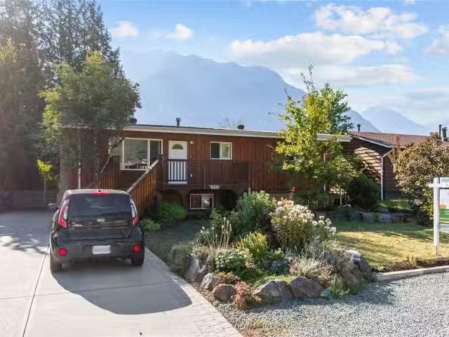 House for sale in Hope, Hope & Area, 648 Willow Street, 263134.